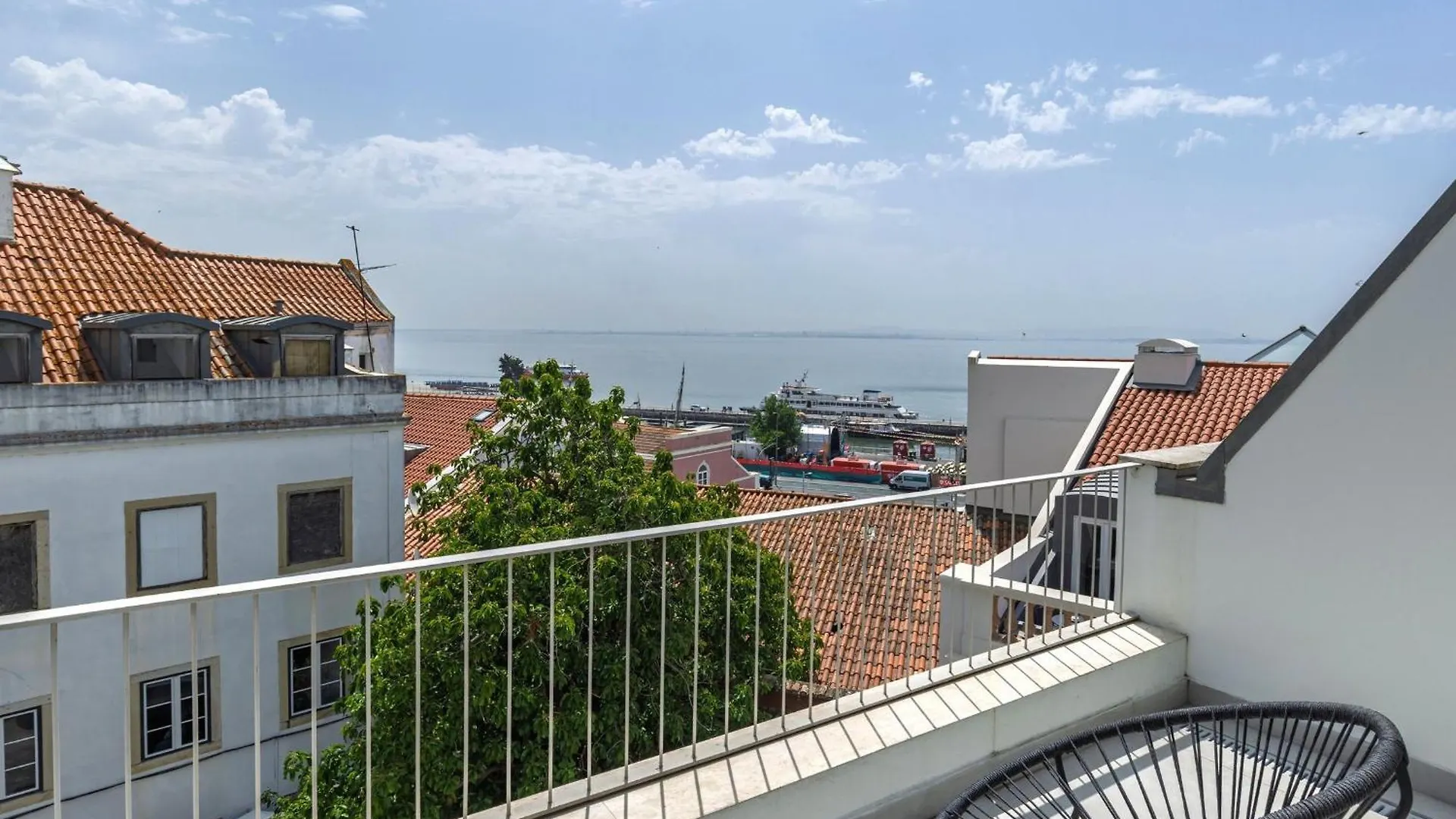 Lovelystay - Penthouse On The Tagus In Alfama Lissabon