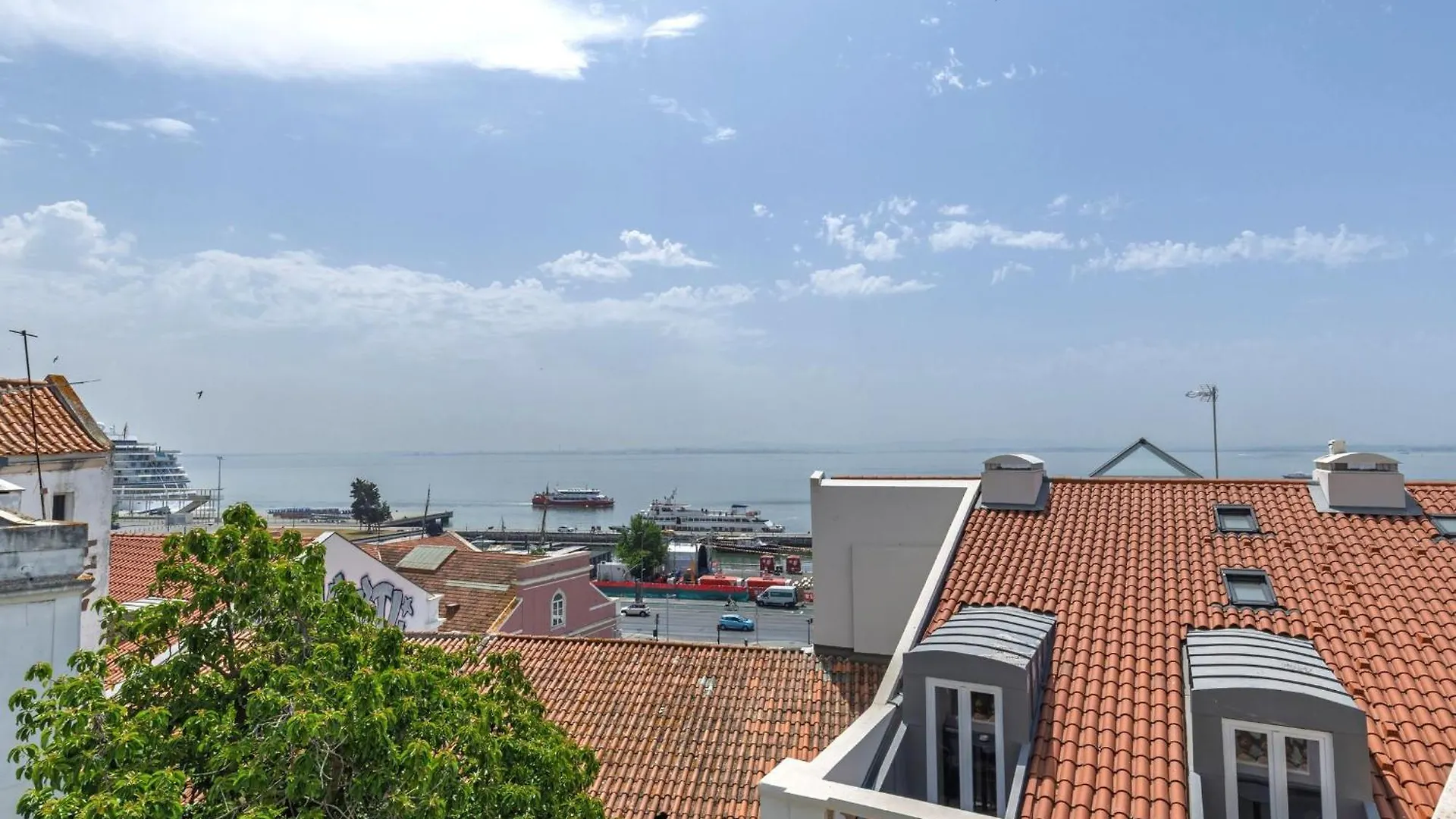 Apartment Lovelystay - Penthouse On The Tagus In Alfama Lisbon
