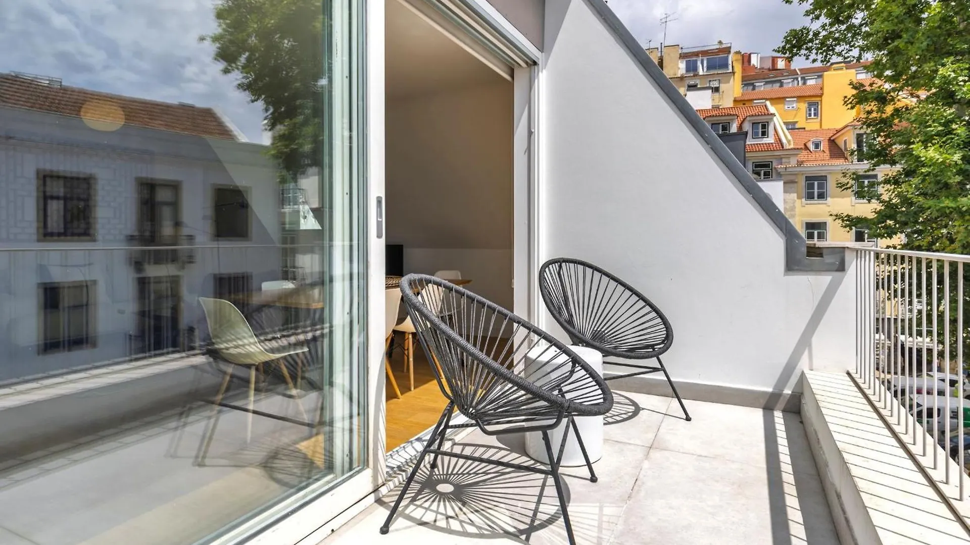 Lovelystay - Penthouse On The Tagus In Alfama Lisbon Portugal